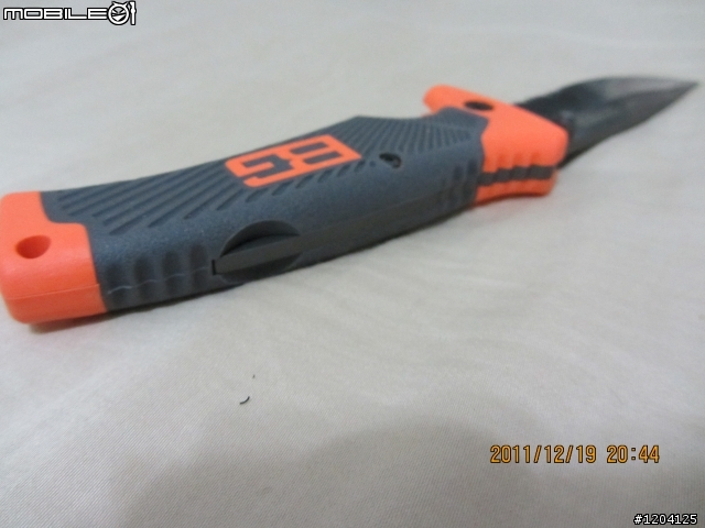 Bear Grylls 的求生刀具