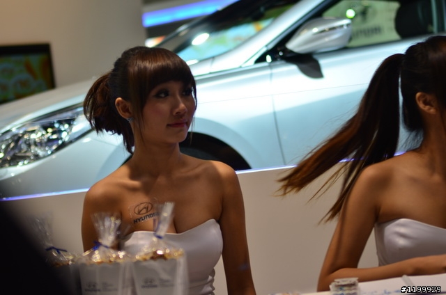 360度的Elantra本人 車展盛況 水洩不通 現代出動十幾個正妹