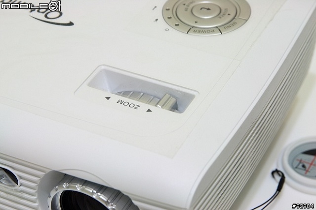 我的第一台投影機 Optoma 3DW1