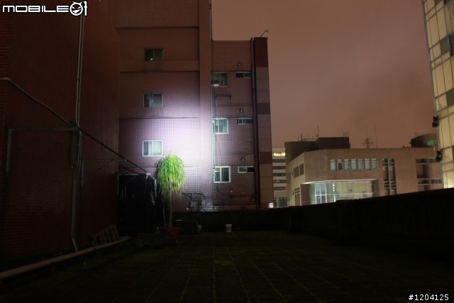 收集的手電筒(室內外)大PK (TM11+RRT3+X6+HID+UB3T+SR90+G42+M21X)