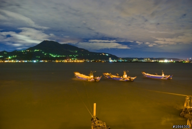 果然我還是喜歡背背包- 淡水夜騎與夜景。