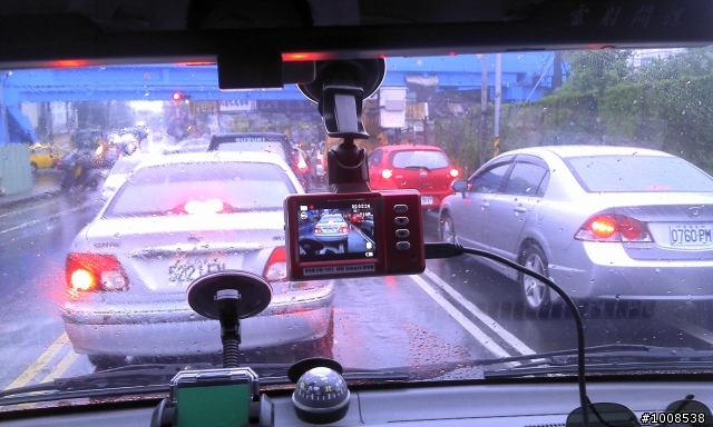 摔斷腿復元空暇時間,寫篇分享新買的VR-101行車紀錄器....
