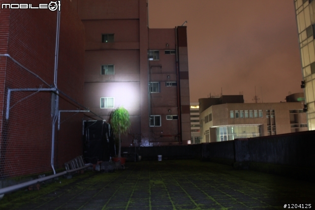 收集的手電筒(室內外)大PK (TM11+RRT3+X6+HID+UB3T+SR90+G42+M21X)