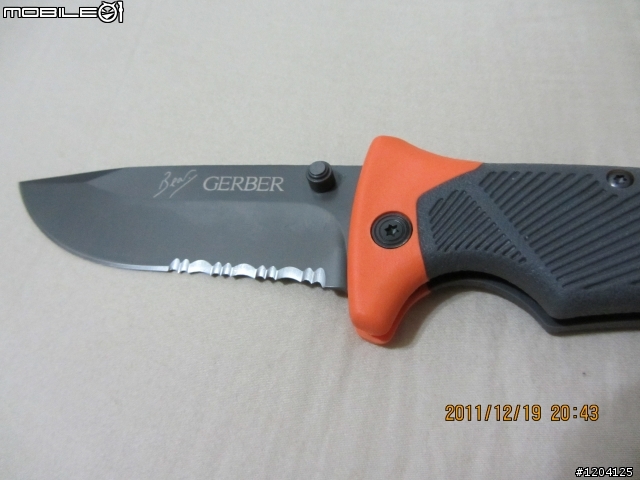 Bear Grylls 的求生刀具