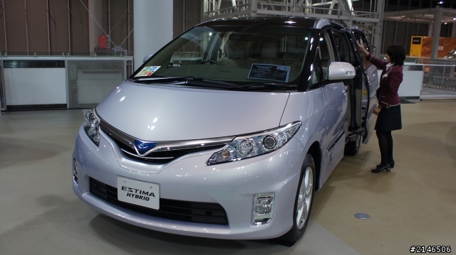 東京台場直擊TOYOTA Camry Hybrid & new Yaris GS (圖多)