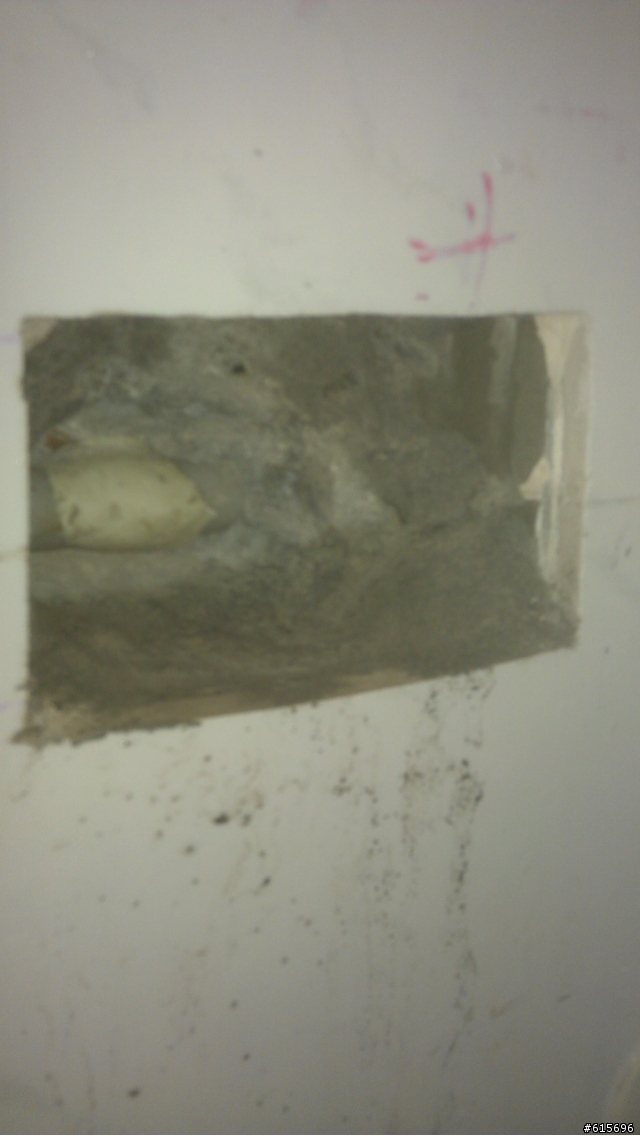 浴室冷水管被鑽破一個洞, 可以怎麼補?
