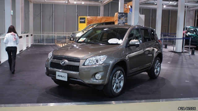 東京台場直擊TOYOTA Camry Hybrid & new Yaris GS (圖多)