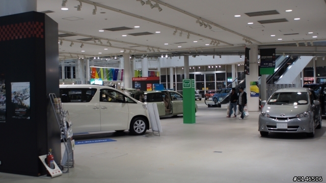 東京台場直擊TOYOTA Camry Hybrid & new Yaris GS (圖多)