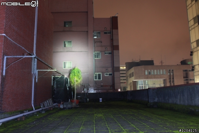 收集的手電筒(室內外)大PK (TM11+RRT3+X6+HID+UB3T+SR90+G42+M21X)