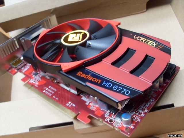 【開箱】憾訊 HD6770+彩晶25吋三螢幕Eyefinity實戰!!!
