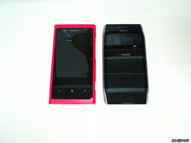 (不專業開箱) 男人也可以拿桃紅色Lumia 800