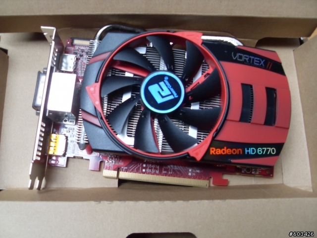 【開箱】憾訊 HD6770+彩晶25吋三螢幕Eyefinity實戰!!!