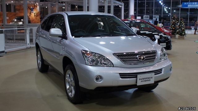 東京台場直擊TOYOTA Camry Hybrid & new Yaris GS (圖多)