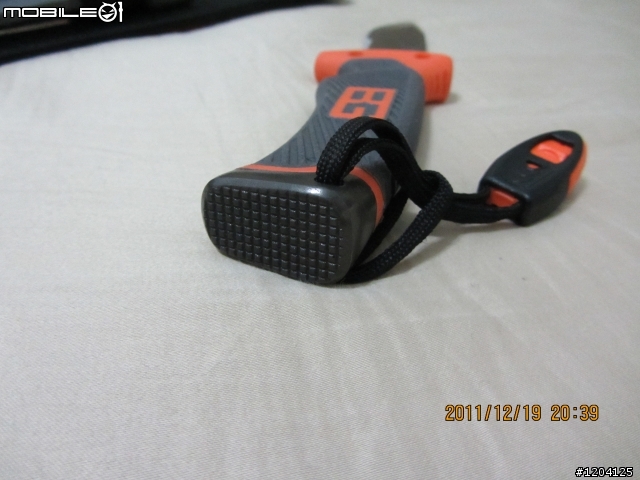 Bear Grylls 的求生刀具