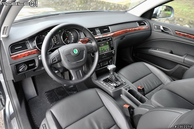 波希米亞風格旗艦 Skoda Superb 2.0TDI / Combi V6 FSI