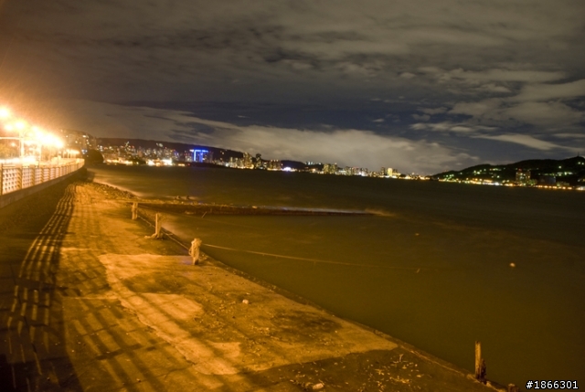 果然我還是喜歡背背包- 淡水夜騎與夜景。