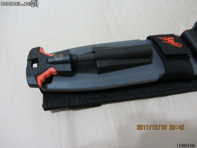 Bear Grylls 的求生刀具