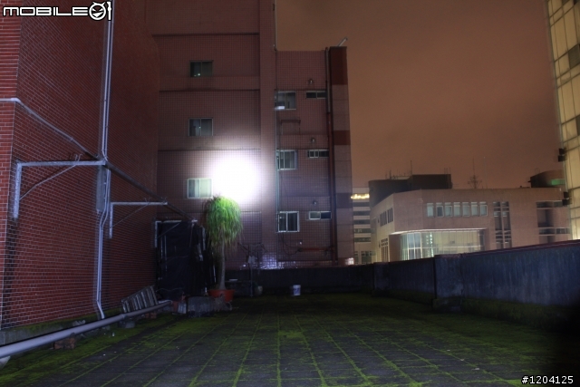 收集的手電筒(室內外)大PK (TM11+RRT3+X6+HID+UB3T+SR90+G42+M21X)