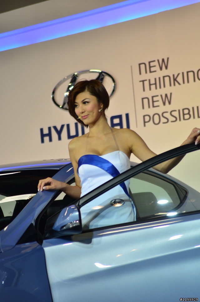360度的Elantra本人 車展盛況 水洩不通 現代出動十幾個正妹