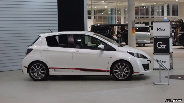 東京台場直擊TOYOTA Camry Hybrid & new Yaris GS (圖多)