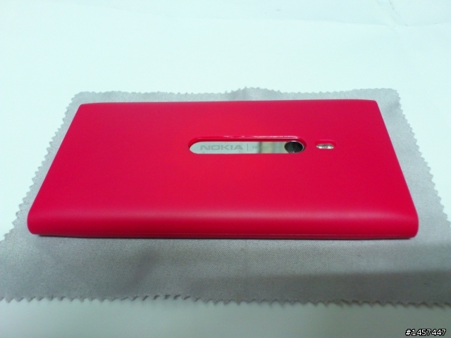(不專業開箱) 男人也可以拿桃紅色Lumia 800