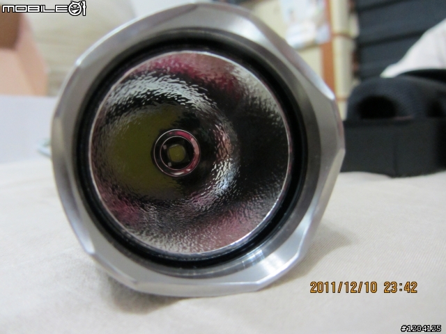 收集的手電筒(室內外)大PK (TM11+RRT3+X6+HID+UB3T+SR90+G42+M21X)