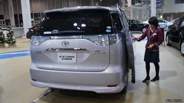 東京台場直擊TOYOTA Camry Hybrid & new Yaris GS (圖多)
