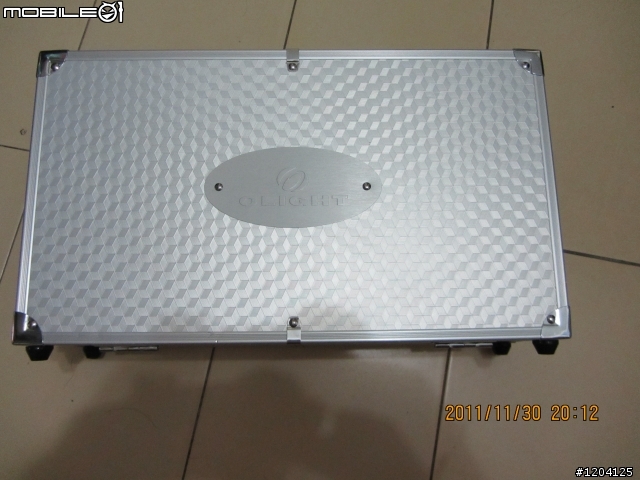 收集的手電筒(室內外)大PK (TM11+RRT3+X6+HID+UB3T+SR90+G42+M21X)