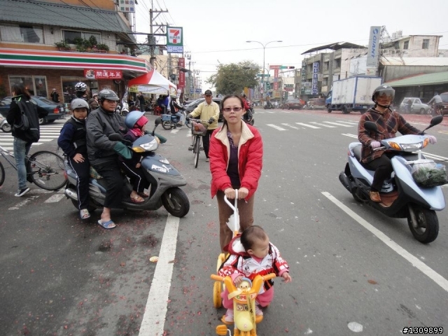 轉動台灣向前行,娃娃車也可以 ^^