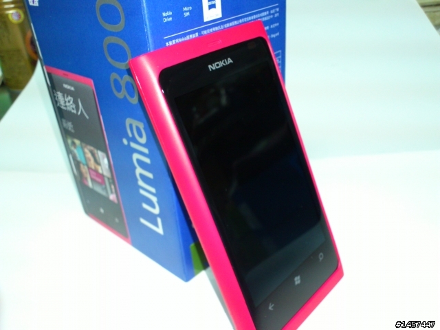 (不專業開箱) 男人也可以拿桃紅色Lumia 800