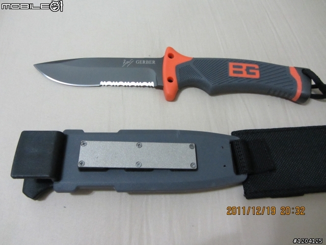 Bear Grylls 的求生刀具