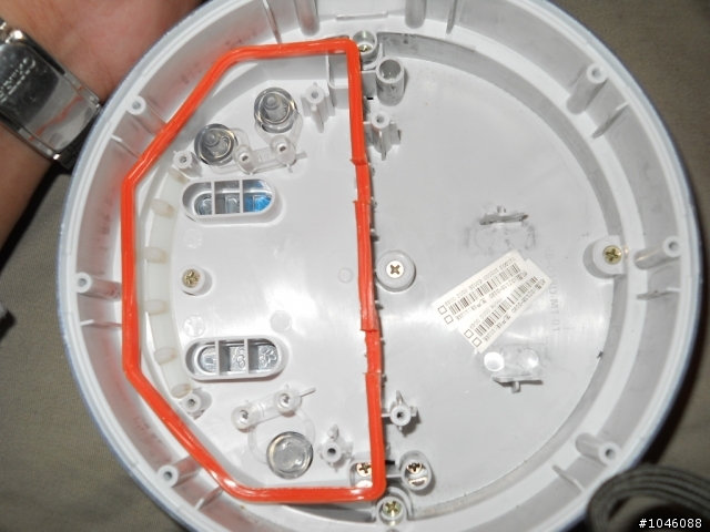 九陽豆漿機DJ13B-D18D 機頭螺絲縫進水導致內部IC電路板受潮