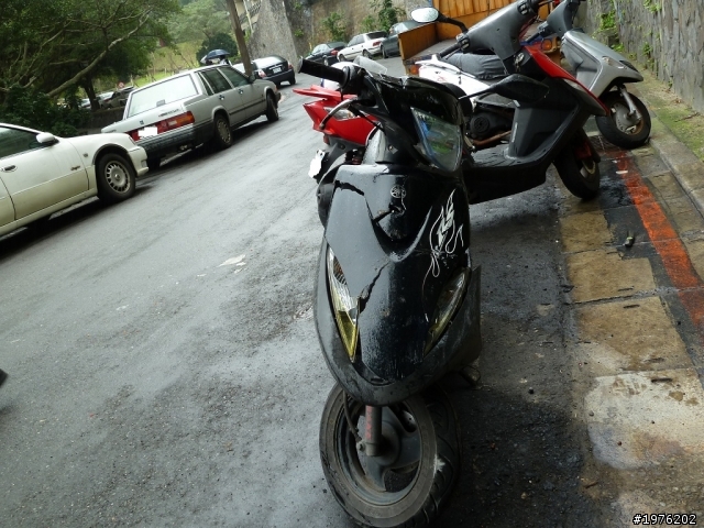 小弟的愛車RS停停車格被撞了,想知道該如何處理,希望有經驗的大大能夠給小弟指點迷津