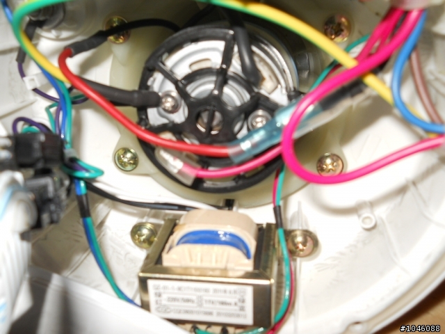 九陽豆漿機DJ13B-D18D 機頭螺絲縫進水導致內部IC電路板受潮