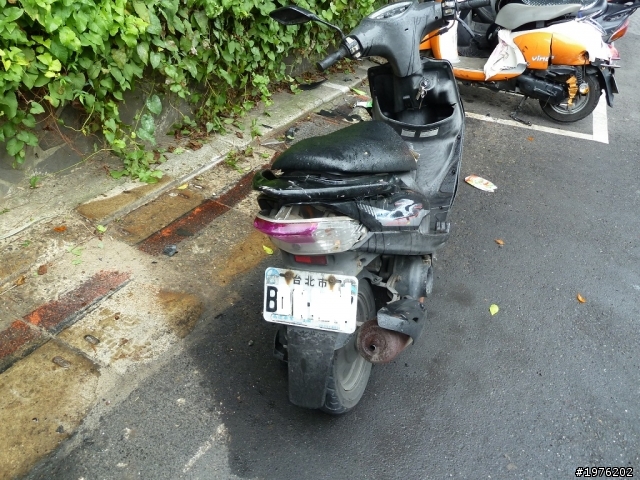 小弟的愛車RS停停車格被撞了,想知道該如何處理,希望有經驗的大大能夠給小弟指點迷津