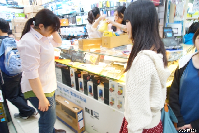 滿足妹妹目珠慾望與享受需求!光華採購Samsung SB350 + 美麗殿 一遊!