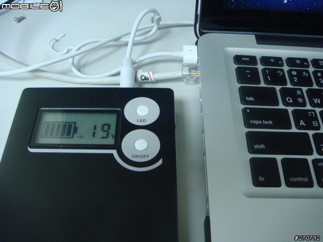 我的APPLE MAC NB終於可以用行動電源另外充電使用了