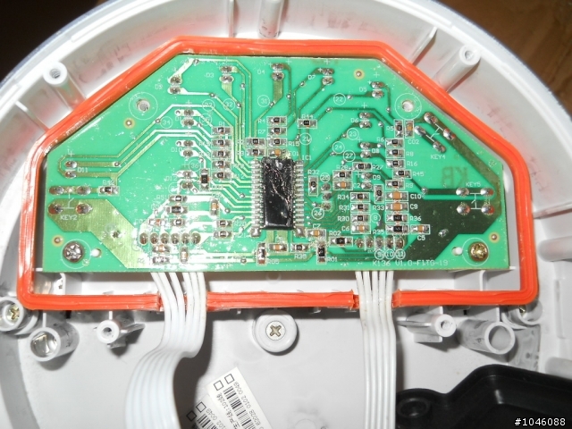 九陽豆漿機DJ13B-D18D 機頭螺絲縫進水導致內部IC電路板受潮