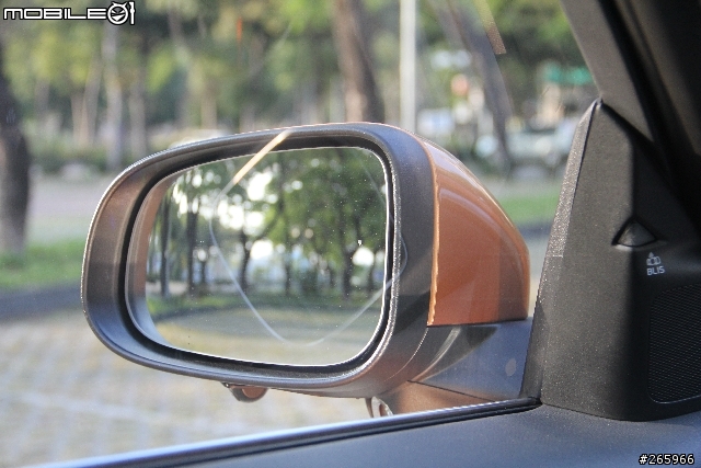 S60行車記錄器加裝車側鏡頭~螢幕可配合方向燈自動切換