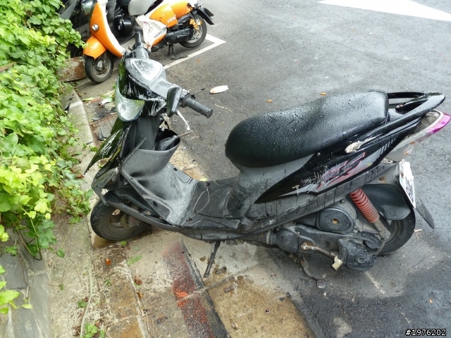 小弟的愛車RS停停車格被撞了,想知道該如何處理,希望有經驗的大大能夠給小弟指點迷津