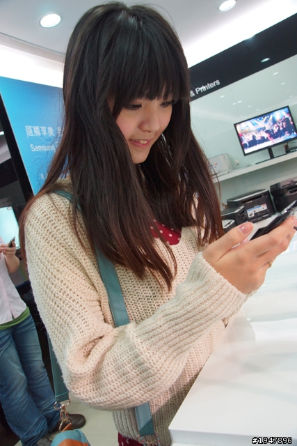 滿足妹妹目珠慾望與享受需求!光華採購Samsung SB350 + 美麗殿 一遊!