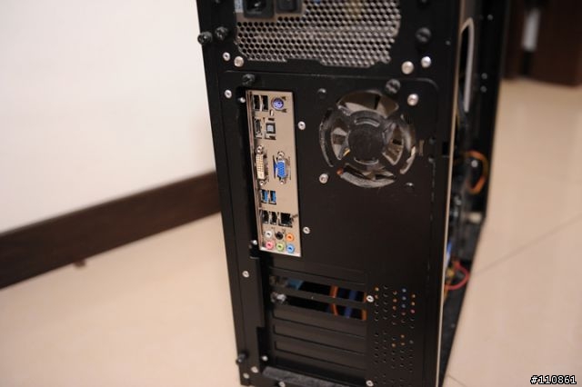 低調實用免腰力的Sharkoon Tauron 御天者