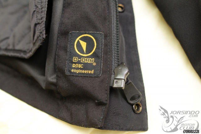 (分享)單你老師之升級Dainese click D-dry 防水透氣冬季防摔衣
