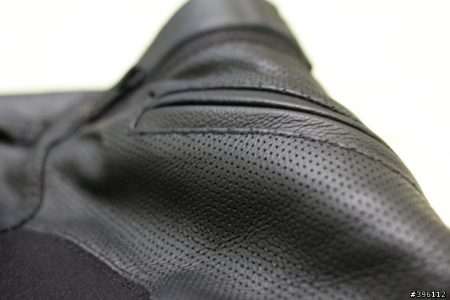 低調的質感!! Dainese new DELMAR 皮衣與 DELTA PRO皮褲合體!!