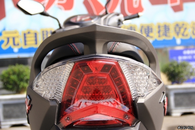 終於.........將TIGRA 125 灰虎(消光灰)帶回家了,心得+極簡易開箱