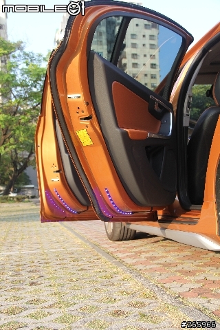 S60行車記錄器加裝車側鏡頭~螢幕可配合方向燈自動切換