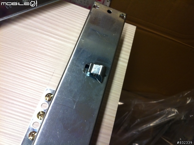 假日長工系列Part 2 -DIY組合衣櫃+IKEA矮凳+IKEA洗衣籃+簡易電視牆