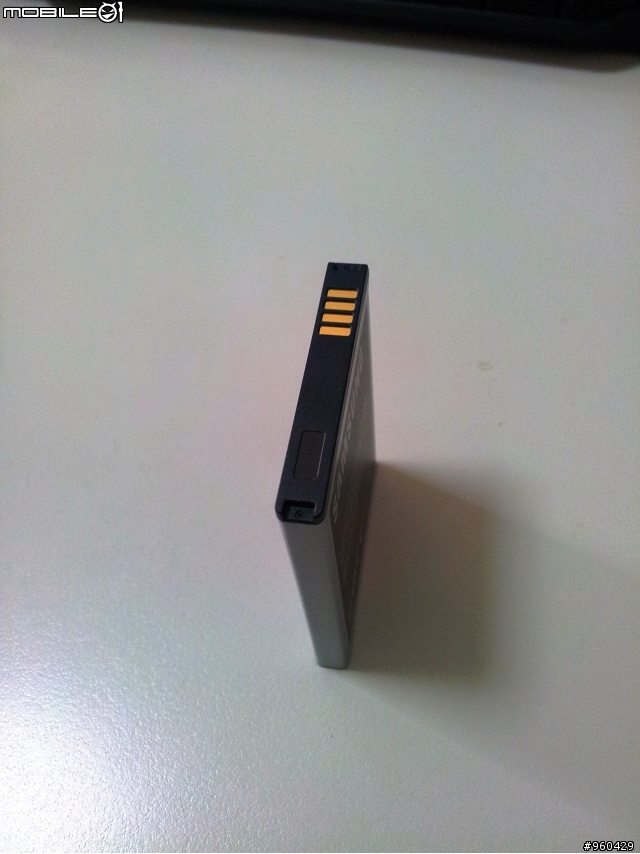 Galaxy S2 白色款電池背蓋 2000mAh 入手~ ! !