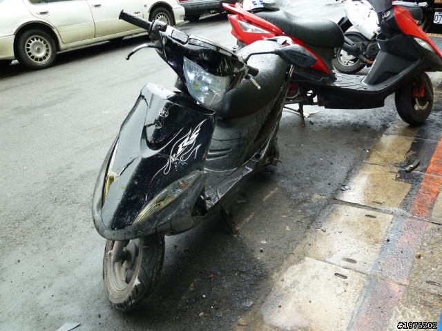 小弟的愛車RS停停車格被撞了,想知道該如何處理,希望有經驗的大大能夠給小弟指點迷津