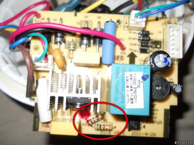 九陽豆漿機DJ13B-D18D 機頭螺絲縫進水導致內部IC電路板受潮